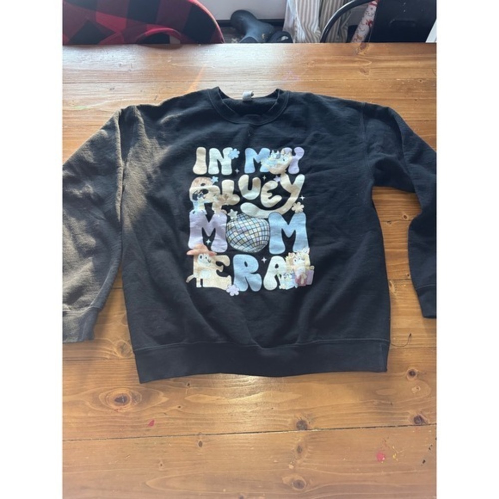 Bluey Mom Crewneck Sweatshirt Black Graphic Print Pullover Top Women's M